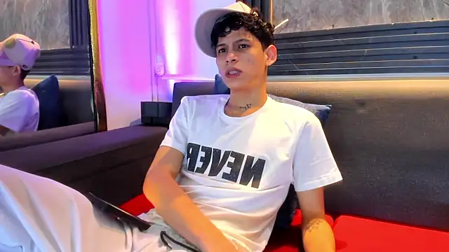 Brianhot0F webcam