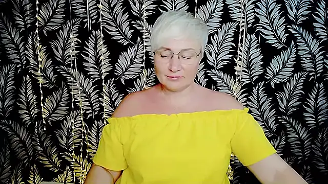 Olivia_playful webcam
