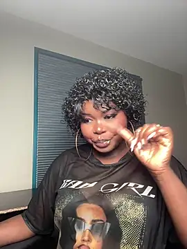 WomanNextdoor1 webcam