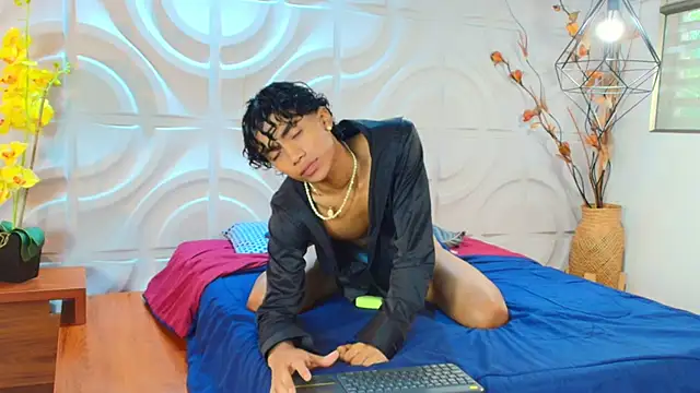 alancutee (M twink) - naked dance