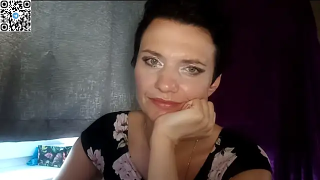 HotMamaQueen234 webcam