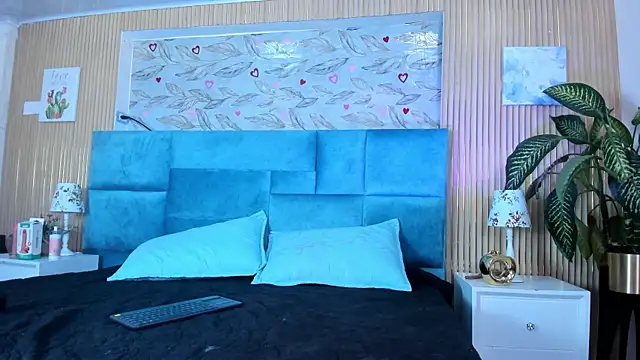 Delphine_doll webcam
