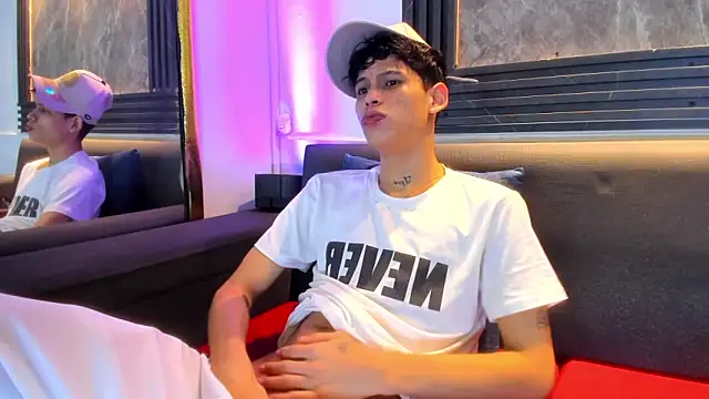 Penenon63 - Male webcam sex chat