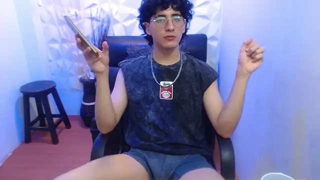 Elliot_23 webcam