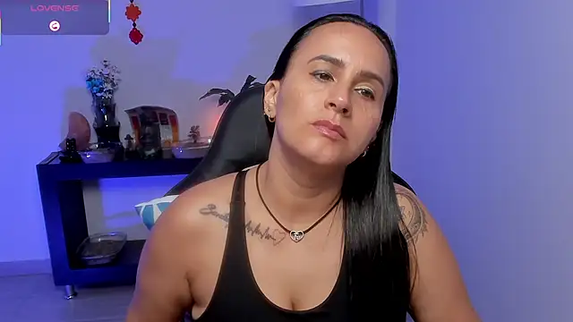 Sara_Charmy webcam