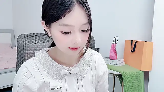 Yoyo33355 live sex cam
