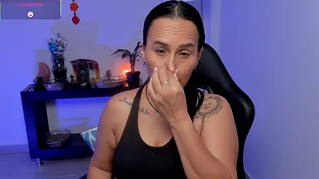 sara_charmy's live room
