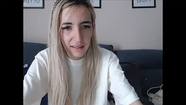 BarbieBlondieGirl webcam
