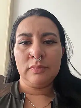 abril_luv (F young) - show squirt ride big dildo
