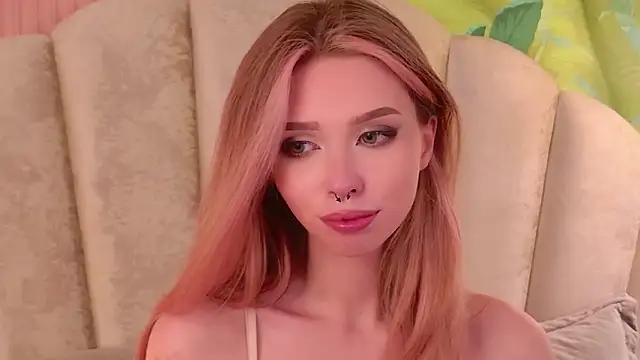 Sierra_Fane live cam on StripChat