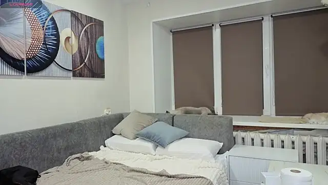 Mia_E1fie02 webcam