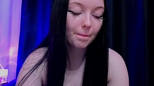 Naomi_Lanee live cam on StripChat