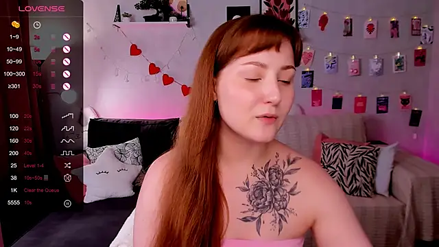 velvet_cherry_ live cam on StripChat