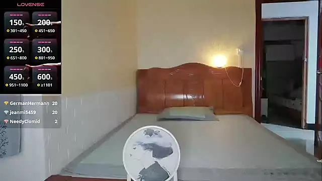 YIYI-queen webcam