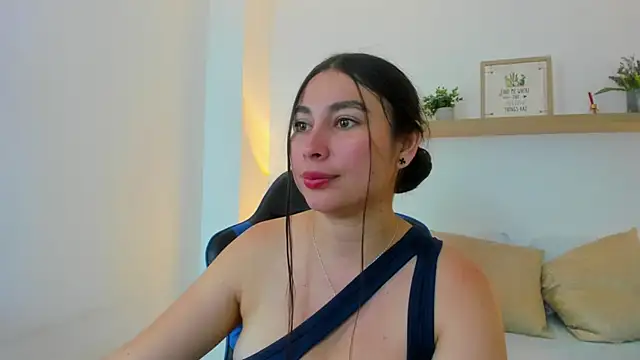 bella_99_ live cam on StripChat