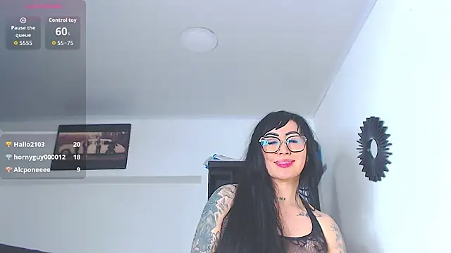 Vicky_hotmilf live cam on StripChat