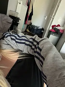 Hornyblond_Bella webcam