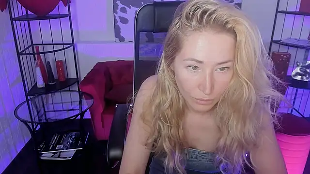 AstraMonroe webcam
