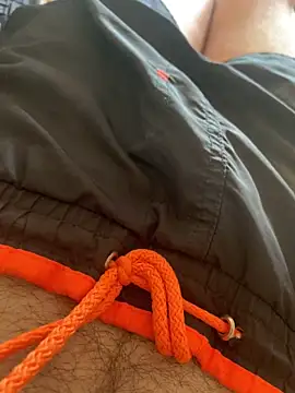 MuzzyFacing live cam on StripChat