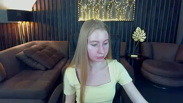 Alina_Blonde webcam