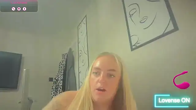 CurvyWetWife webcam