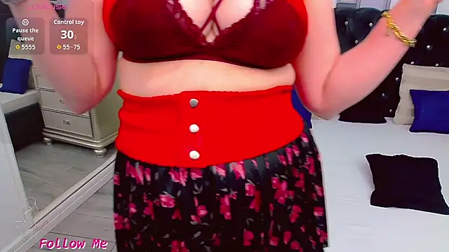 SuzzySun live cam on StripChat