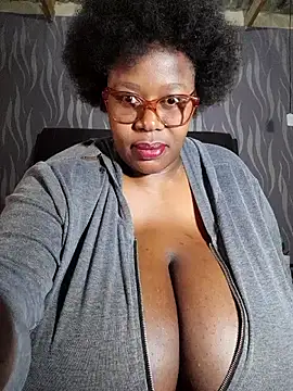 BoobsQueen46K webcam