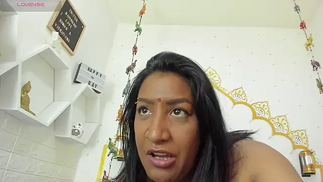 LadyNahir webcam