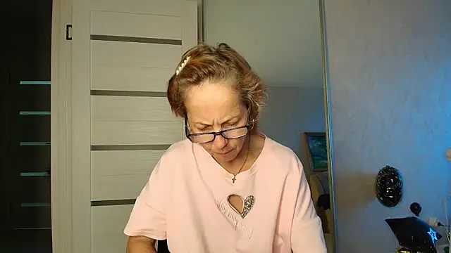 chatting live LioraWeiss