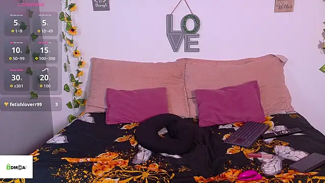 emiily_curly live cam on StripChat