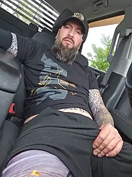 Beardedtattood live cam on StripChat