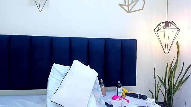 mayaevansmg live cam on StripChat