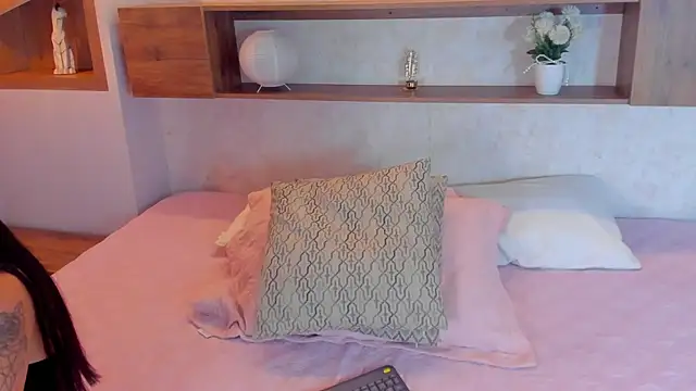 Emilly_Beaumont live cam on StripChat