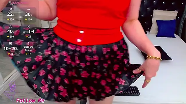SuzzySun live cam on StripChat