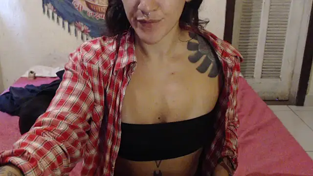 MissRebeka webcam