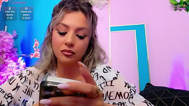 AriannaSins webcam