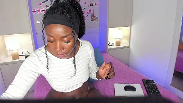 TaylorBloom webcam