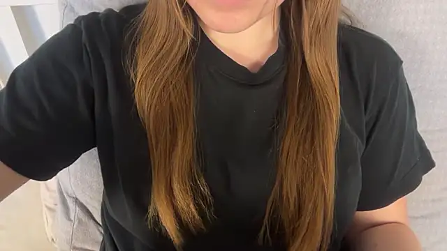 Watch Lucyschickt live on EroticFlix - High definition streams