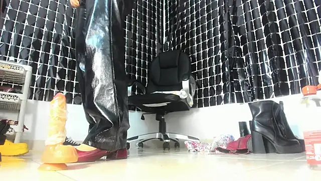 MissAlmaFenix webcam