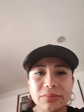 mia_mancinii (Ask my age) - Masturbación con dedos