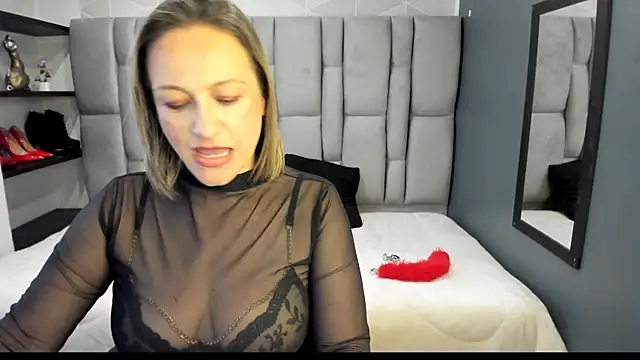 Watch Charlot_milf live on EroticFlix - High definition streams
