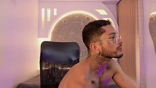 alanrodgers (M young) - Show my hard cock