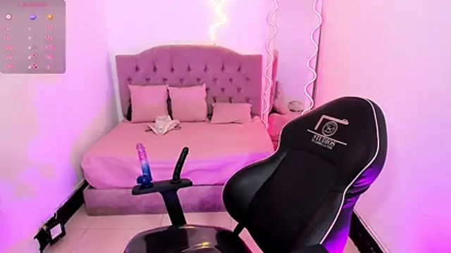 zaafira_tay (F young) - show pussy in closeup
