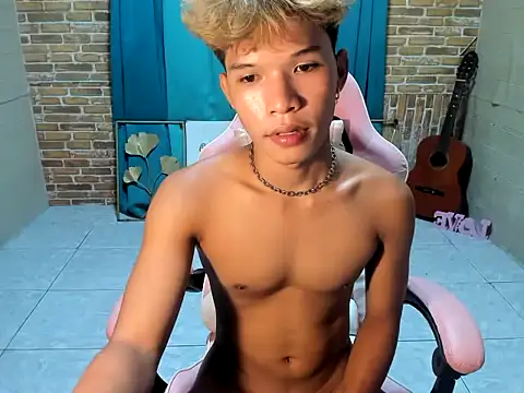 yuri_kun (M twink) - Lets cum together love