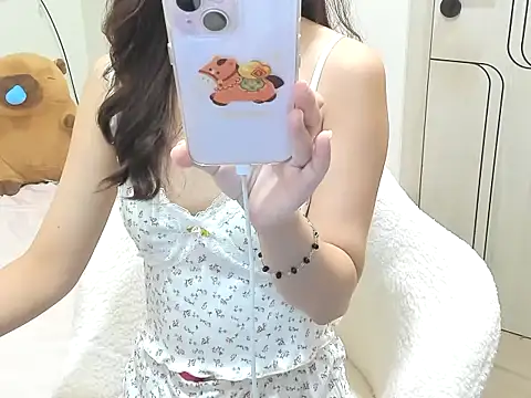 camiilia (F young) - play with my wet pussy