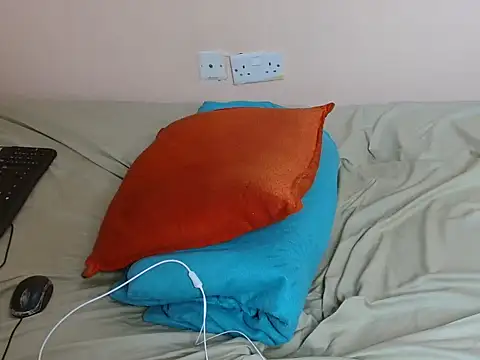 maya_nyla webcam