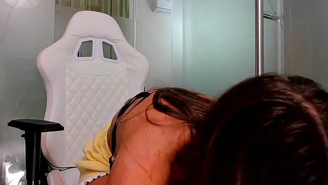 Anya-Ray live sex cam