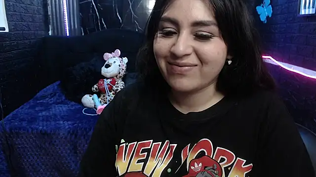 Watch lehia_285 live on EroticFlix - High definition streams