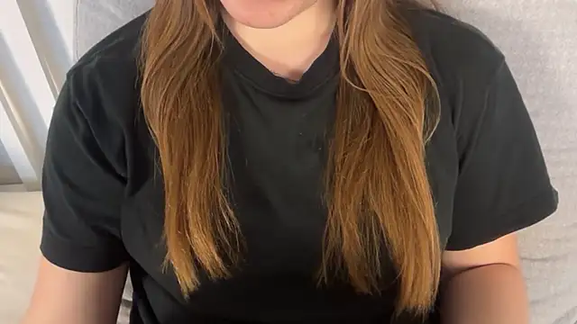 Watch Lucyschickt live on EroticFlix - High definition streams