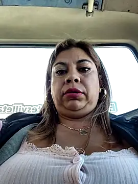 Laura-Hernandez webcam
